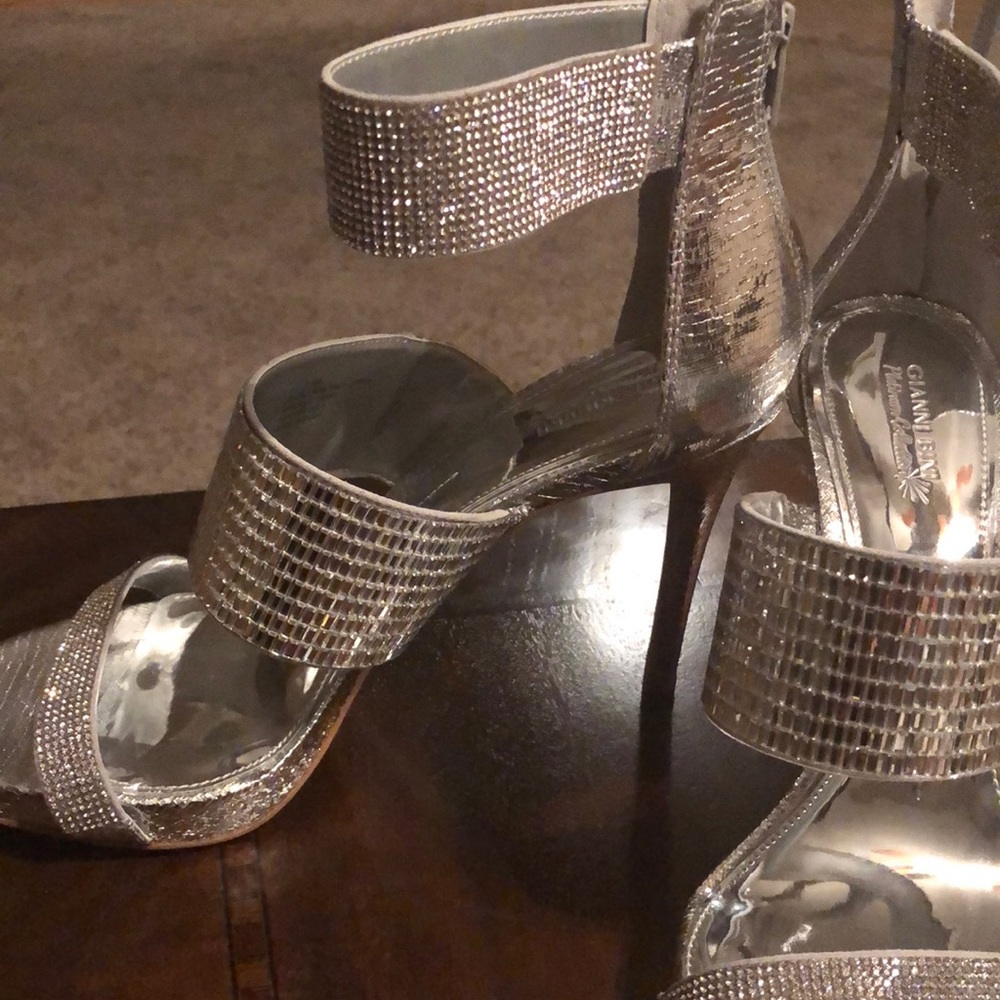 🚫SOLD🚫Gianni Bini silver heel - Picture 2 of 8